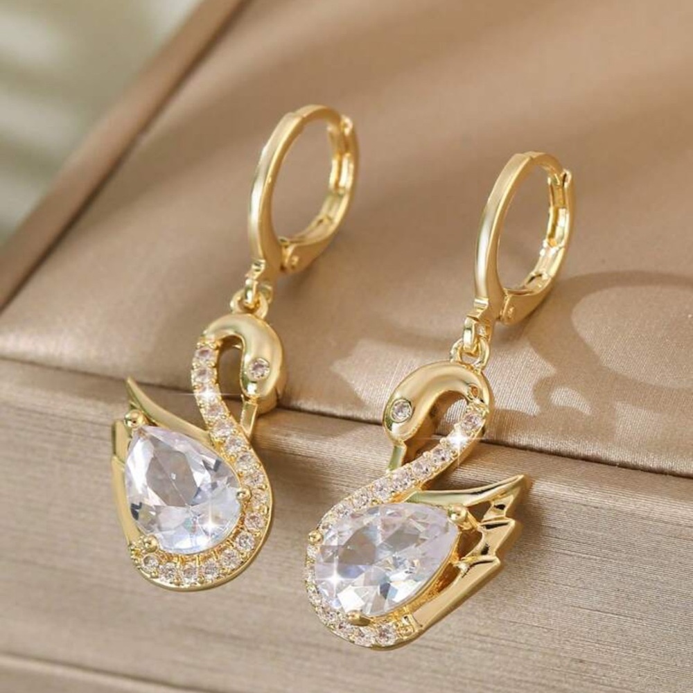 Swan Earrings NIP Gold Tone